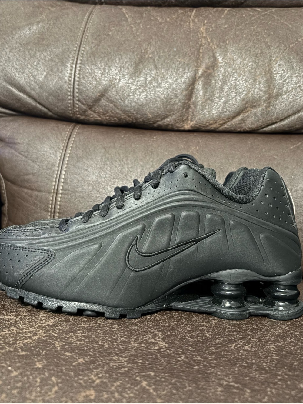 Nike women’s size 6 triple black Nike shox. Brand new no box